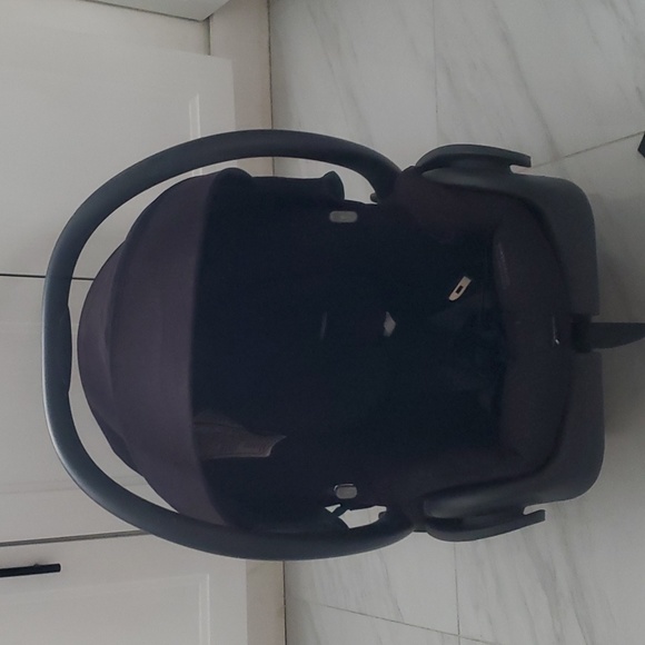 Maxi Cosi Car Seat - Picture 2 of 5